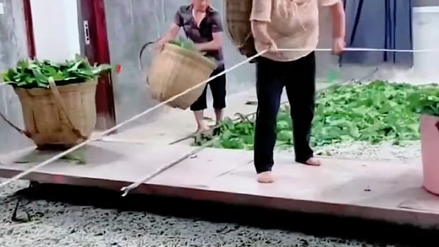 遍身罗绮者，不是养蚕人！！