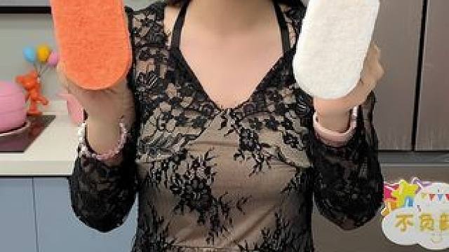 这个带手柄的海绵#清洁刷 ，浴室瓷砖玻璃地板都可以刷，不伤手，好用干净不留划痕#家居好物  #瓷砖清