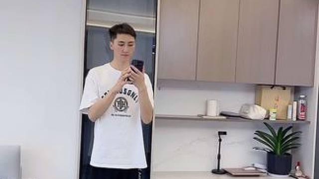 睡前和运动后站#拉伸板 3-5分钟，防肌肉僵硬小腿变粗，简单方便管用，也适合成人#拉伸小腿肌肉 #培