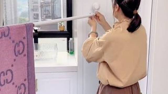 太力伸缩晾衣杆太棒啦，不用打孔，也不用胶粘。按上去就能用，晾鞋晾衣服、挂窗帘都可以用它，值得入 #窗