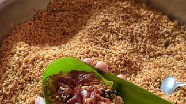 今天又创新了一道不一样的粽子 没想到粽子里面放酸菜还这么好吃#纯手工 #包粽子