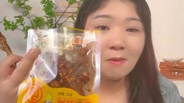 没有吃过湖南特产香辣鸭翅的，一定要去试试卤宾汉家的疯狂辣翅！！#追剧小零食#香辣鸭翅#鸭翅