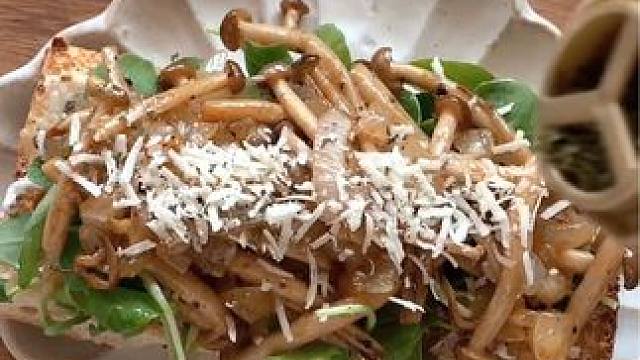 蘑菇三明治素食爱好者也可以吃#我的厨房日记 #动手自己做美食 #春日好食光 #吃瘦不饿瘦 #美食vl