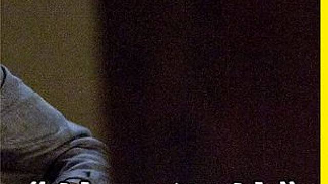 顶级女特工有多霸气，一条桌腿和废纸就可以做火箭筒！#动作片 #推荐电影 #我的观影报告 