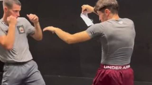 可以更好的练习节奏感，距离管，在击打中更好地锻炼步法移动，避免用蛮力击打，对于鞭击发力和穿透力更容易