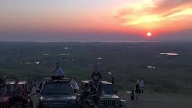 人在知足的时候最富有，人在珍惜的时候最幸福！#去感受风和自由吧 #硬派越野 #一起看日落