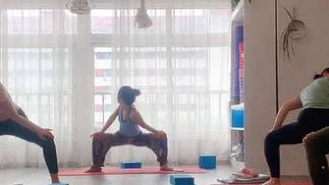 60 分钟深度扭转瑜伽，让你5分钟看完，喜欢记得点赞收藏哦，喜欢口令讲解版的亲们，下方评论区留言告诉