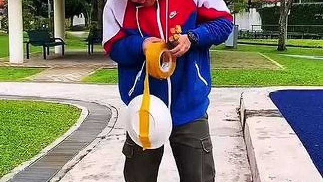 在回家路上捡棒棒糖，结局让人万万想不到！ #看一遍笑一遍 #意想不到的结局 #万万没想到 #这操作都