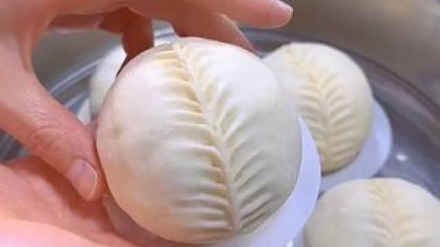 传统蒸布容易粘连，不好清洗还不卫生。我家现在都在用这种#一次性蒸笼纸  用着干净卫生！#厨房好物