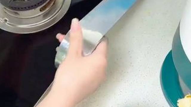 厨房灶台和水池缝隙容易藏污纳垢，贴上这个#铝箔胶带 ，防水防油防霉，好打理#厨房好物 #防油贴纸