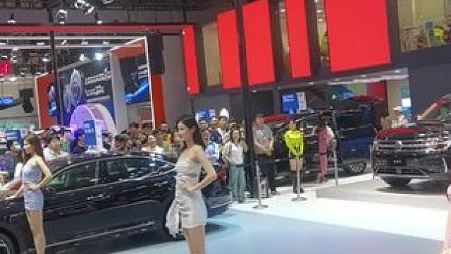 此刻 #车展现场 #周末去哪儿 #大长腿美女 #2024青岛车展