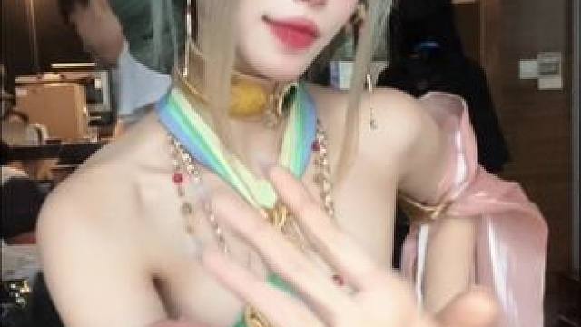 后面的哥们是个兵 #异域风情摇摆至上 #cos #御姐 #想做你的妲己 #战双帕弥什