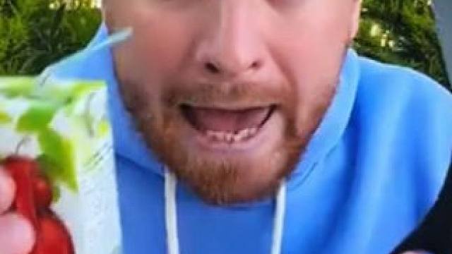 喝果汁喝出意外收获，结局让人万万想不到！ #搞笑视频 #搞笑配音 #搞笑