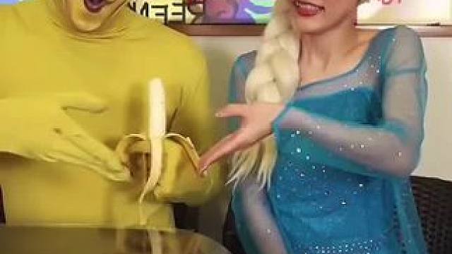 女友的迷惑行为，小黄人属实有点蒙了！ #看一遍笑一遍 #意想不到的结局 #这操作都看傻了 #万万没想