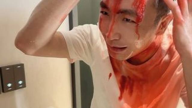 在姐夫洗头时给他加上食用色素逗逗他，吓得他以为自己活不久了！