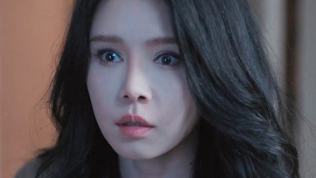 妻子本想给丈夫一个惊喜，不料却撞见崩溃的一幕！