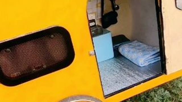 换小房车去新疆打算把旧小房车低价处理了，需要的朋友可以联系我 #床车旅行 #拖挂小房车 #露营装备