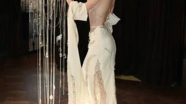 你可以喜欢很多星星，而我只心动那一个月亮#怨苍天变了心宿命舞 #古典舞 #氛围感 #古风变装