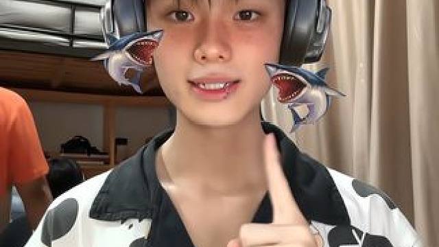 找个借口要了你的☎️#这个手势舞包甜的 #男高中生 #手势舞 #治愈系笑容 #宿舍