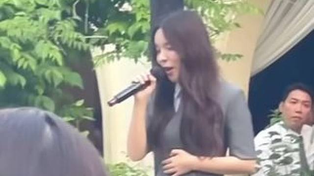 我说谁唱的这么好听，原来是珍珠啊！ #朴珍珠 #婚礼祝歌 笑星与演员的婚礼上朴珍珠唱祝歌#阳光姐妹淘