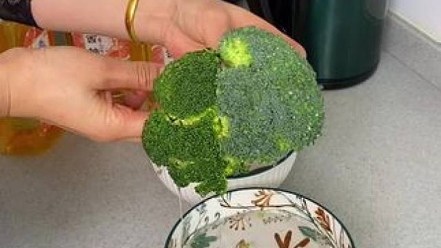 既能洗水果蔬菜，又能碗盘的洗洁精，用着放心