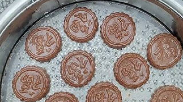 零添加的高粱粑粑
想要获得幸福，只需要降低欲望食品想要吃得健康，减少各种添加山珍高粱粑粑，粗粮细作，