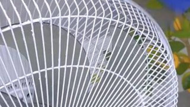 风扇用了一段时间会堆积灰尘，影响风力，拆洗很麻烦，试试这个#风扇清洁刷  边边角角都能刷得很干净