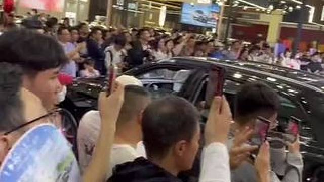 全山东都在看的车展 #周末去哪儿 #人山人海太热闹了 #人气爆棚 #2024青岛车