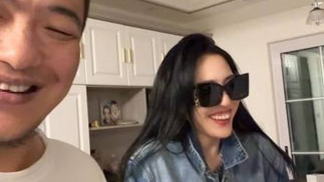 光秃秃的老爷们 #搞笑表情包 #正经不过三秒