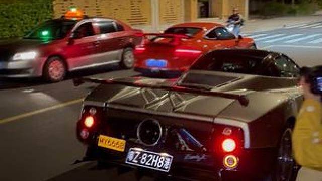 远处保时捷gt3传来的声浪以为是另一台Zonda！#dou是好车 #上海 #街拍豪车