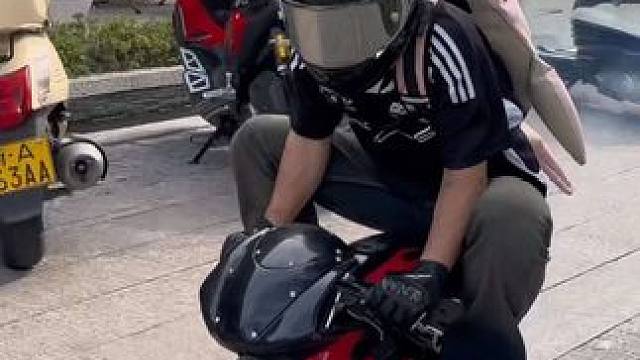 没时间解释了，快上车 #机车