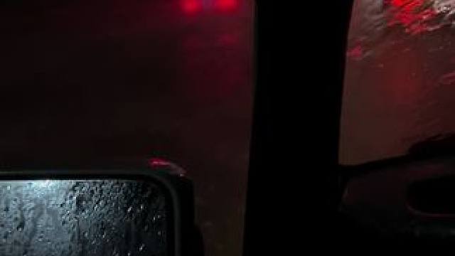 下这么大雨找地方避让一下#狂风暴雨电闪雷鸣 #石家庄大雨 #暴雨 #极端天气