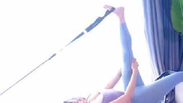 #正常瑜伽动作无不良引导#跟着美女学瑜伽#普拉提核心床