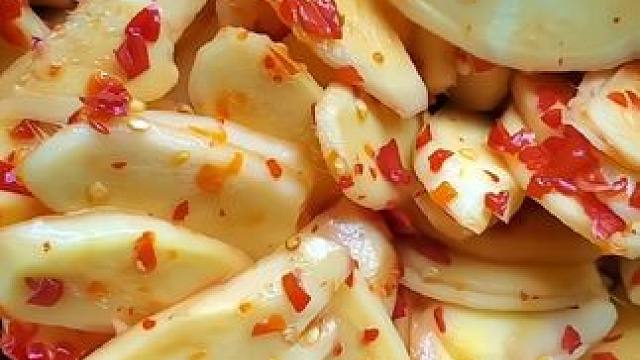 冬吃萝卜夏吃姜，夏天没有胃口可以试试这个酸辣生姜片，酸辣脆爽开胃又下饭#酸辣生姜片#吃了还想吃#舌尖