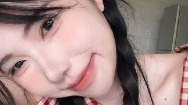 姐妹想拍这个甜妹视频，没有Xsmax，有手机宅在家就能拍#懂事的姐妹已经开始艾特了 #甜妹