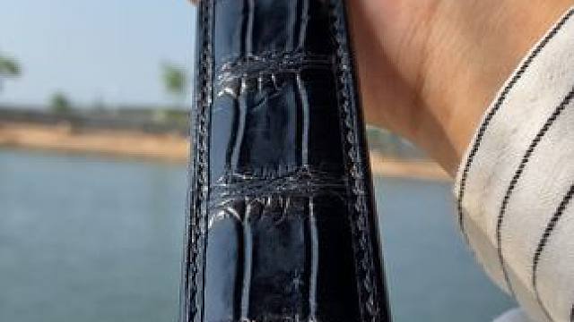时尚新贵：鳄鱼皮带，你的个性标签 #鳄鱼皮 #奢侈品 #源头工厂 #鳄珍