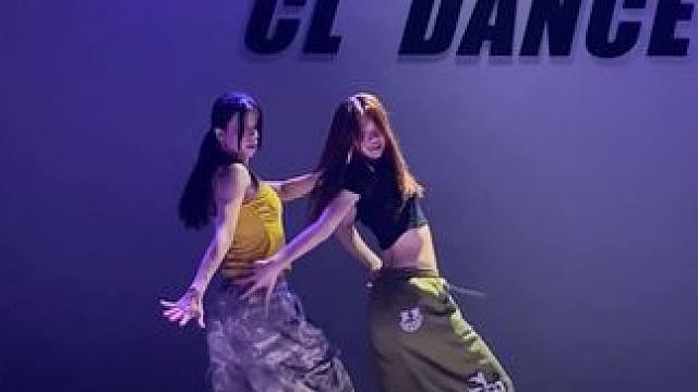 和老师的双人舞(˵¯͒〰¯͒˵)
#jazz #舞蹈课堂随拍 #双人舞 #泫雅