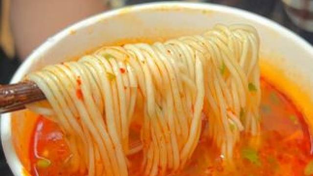 #谁懂这一口的好吃程度 我的快乐就它了！香香辣辣的嗦上一碗太满足啦#速食美食 #重庆小面