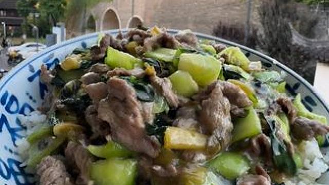 苏州的夏天又美又好吃！被一碗现炒的菜饭深深种草！#谁懂这一口的好吃程度 #苏州 #苏州美食 #菜饭 