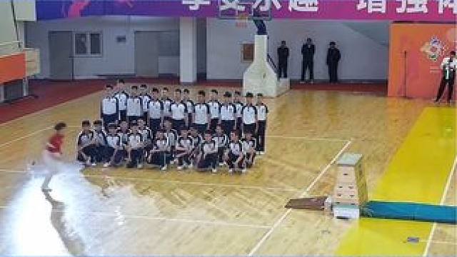 新课标初中体育优质课；水平四体操（横箱分腿腾越）#体育课 #体育游戏 #体操 #技巧 #体操训练