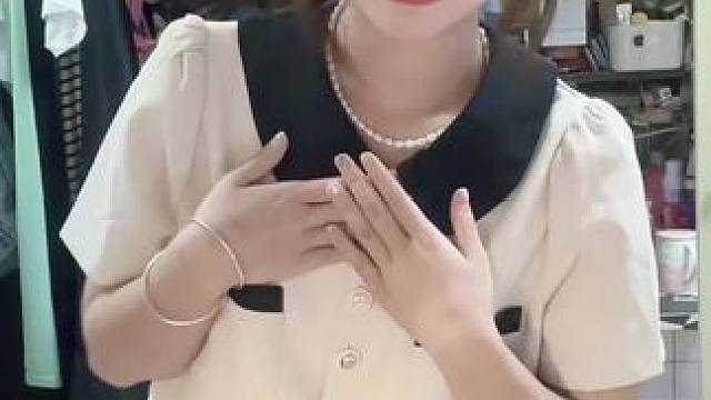 忍不住想给你们一人50虽然不多但是忍住了 #小火人 #甜甜的手势舞 #女大学生