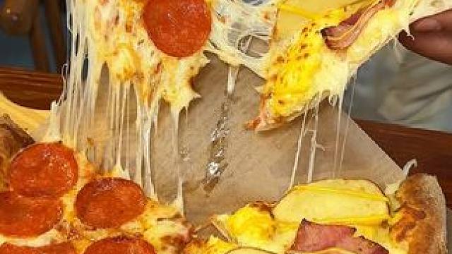 是谁还没有在#520 这天拥有布鲁斯#披萨 的套餐 #好吃的披萨推荐 #谁懂这一口的好吃程度 #52