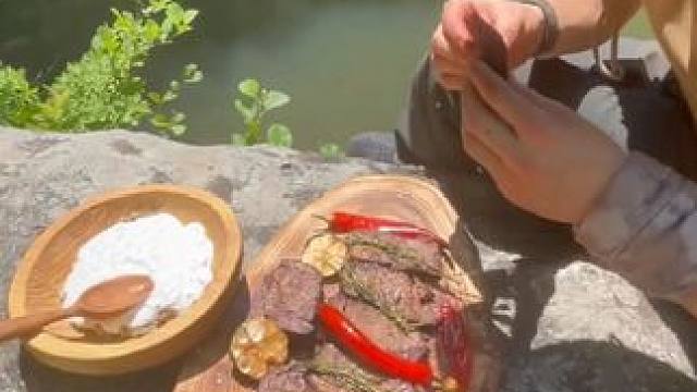 #海外美食 #野炊 #户外美食制作