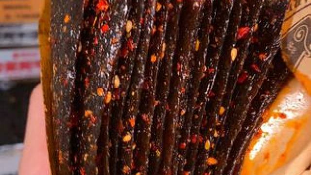 童年辣条臭干子终于被我找到了！还是小时候的味道！#零食推荐 #辣条 #一口吃回童年 #童年记忆小零食