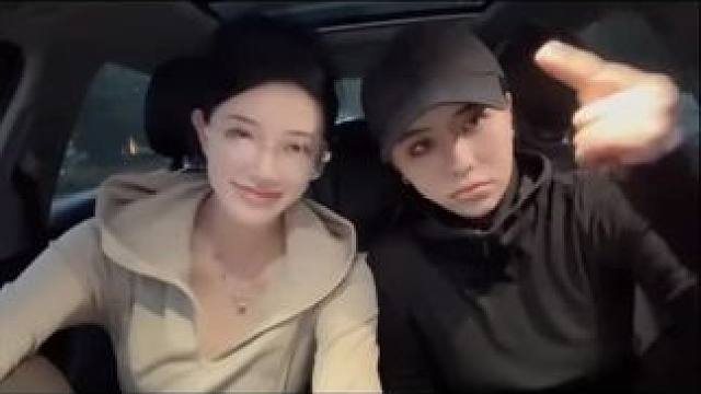 生活中往往一首老歌，一张旧照片，一些曾经熟悉的名字。在多年以后，再次邂逅在岁月中，那份惊喜，那份抑制