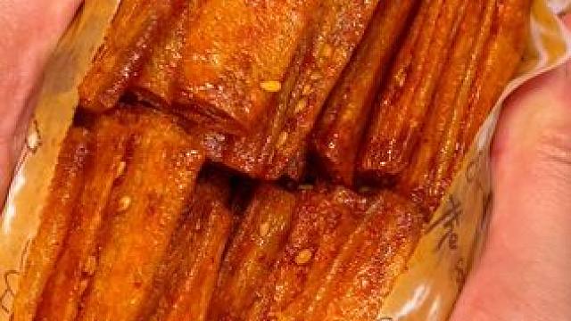 不喜欢吃甜口辣条的宝子赶紧来试试这个湖南的爆辣豆卷，又香又辣，是真的好吃#无辣不欢 #零食推荐 #辣