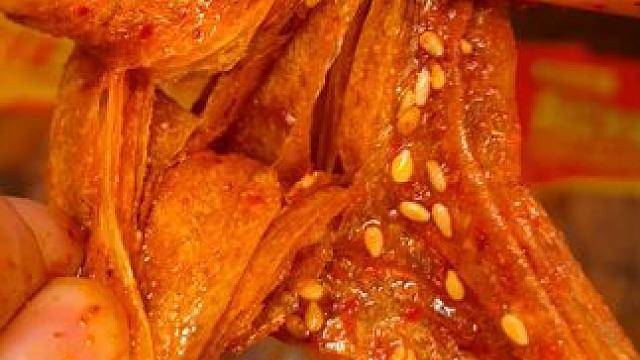这个超辣味的豆卷是真的辣，能吃辣的宝子，一定要来试试#追剧小零食 #好吃到停不下来 #辣条