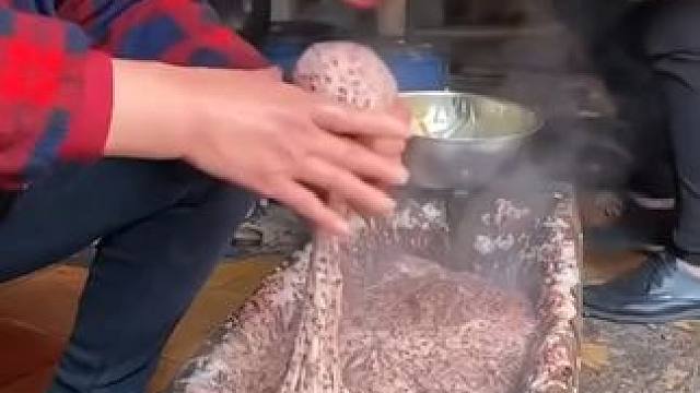 #粗粮 高粱糍粑大活动了，几块钱就到手五个，煎 烤 煮都可以，撒上红糖，外酥里糯，软糯香甜，真的非常