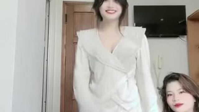 #这谁顶得住啊 #美女跳舞 #扭一扭 #随性摇摆 #完美身材