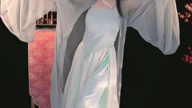 春宵苦短日高起，从此君王不早朝。穿越古代，没有手机，天天只有看跳舞，你们觉得无聊吗？#汉服 #古风国